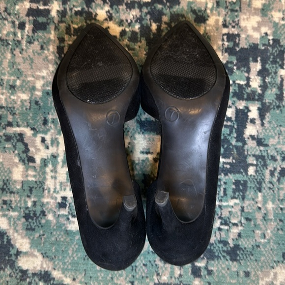 A. New Day Heels - Picture 3 of 4